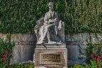 1589 - folk garden